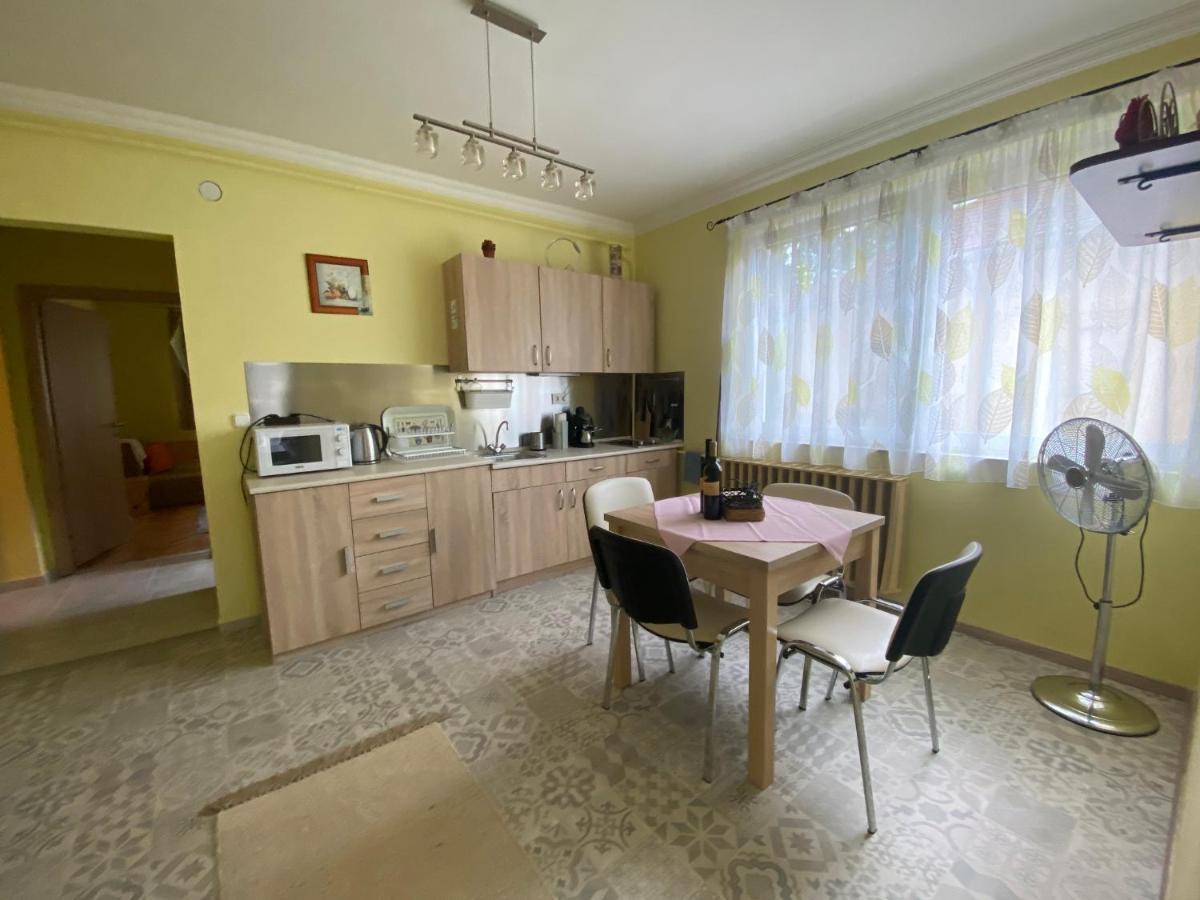 Eszter Apartman Eger Zewnętrze zdjęcie