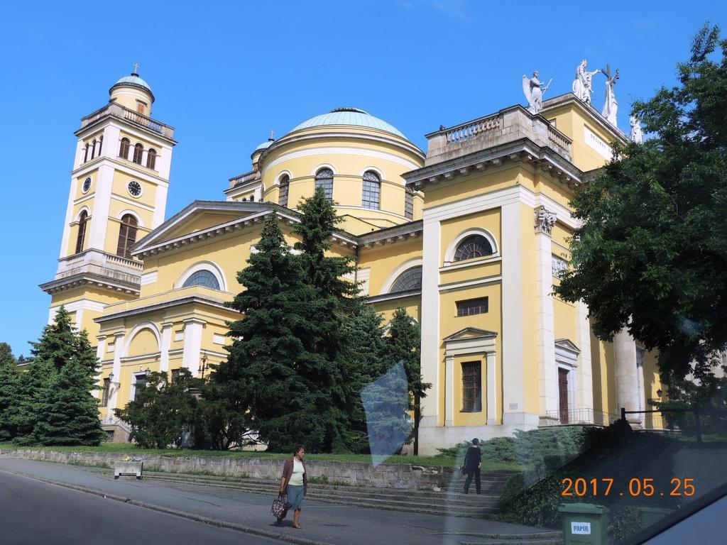 Eszter Apartman Eger Zewnętrze zdjęcie